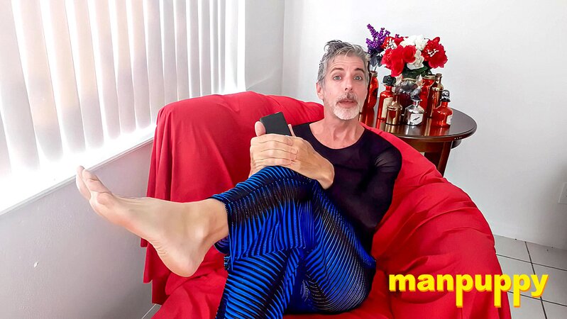 Solo Richard Lennox teases with spanking stories