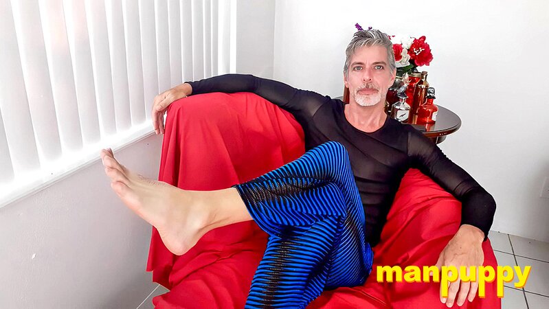Solo Richard Lennox teases with spanking stories