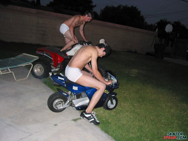 Skater Ian Madrox spanks Evan Heinze’s smooth cheeks