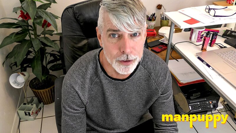 Stepdad Richard Lennox slurps twink dick in office