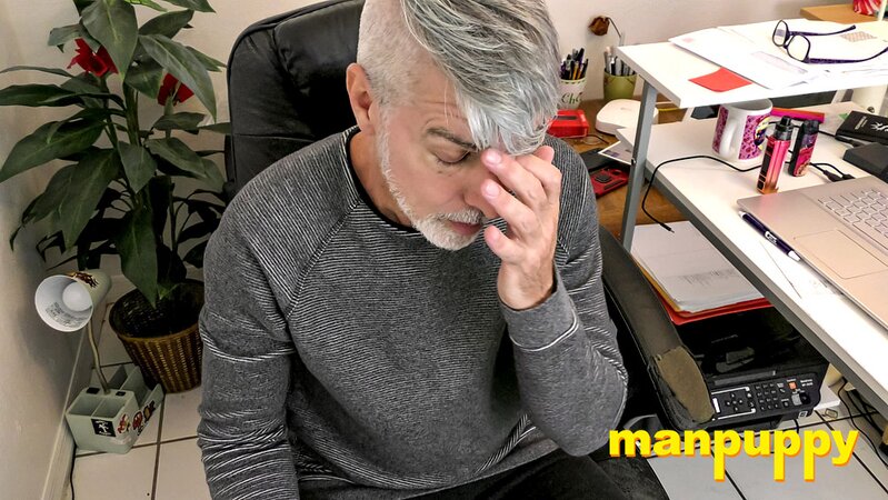 Stepdad Richard Lennox slurps twink dick in office