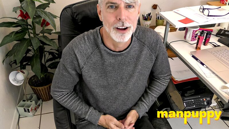 Stepdad Richard Lennox slurps twink dick in office