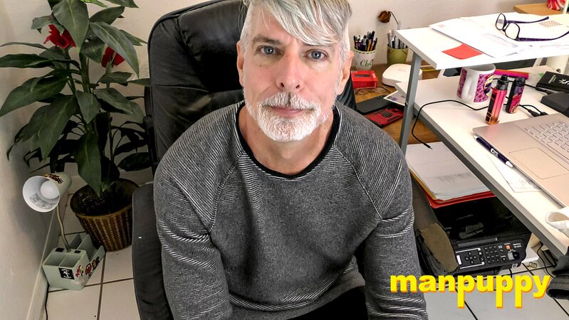Stepdad Richard Lennox slurps twink dick in office