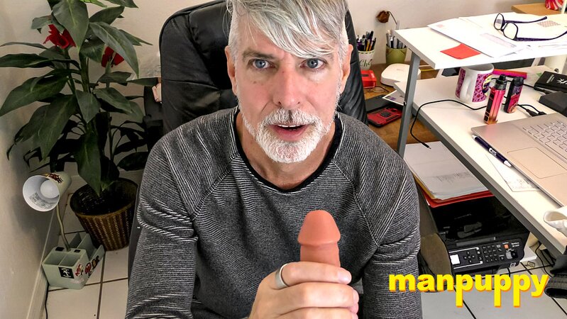 Stepdad Richard Lennox slurps twink dick in office