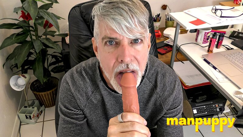 Stepdad Richard Lennox slurps twink dick in office