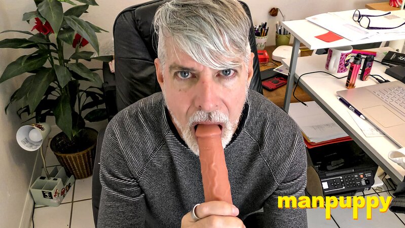 Stepdad Richard Lennox slurps twink dick in office
