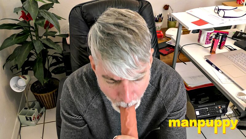 Stepdad Richard Lennox slurps twink dick in office