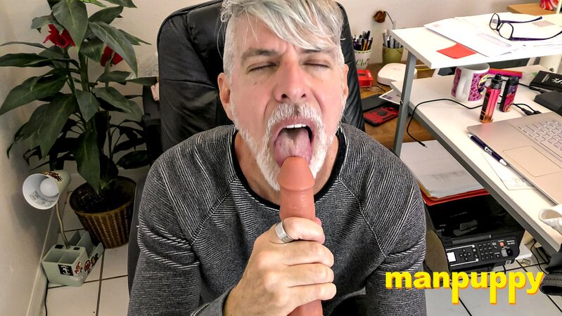 Stepdad Richard Lennox slurps twink dick in office