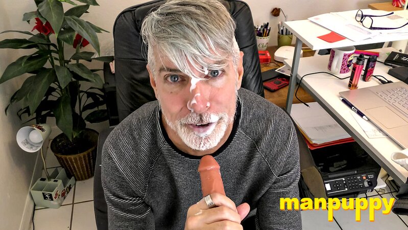 Stepdad Richard Lennox slurps twink dick in office