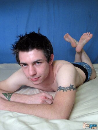 Cute Eli shows sexy toes in front of camera