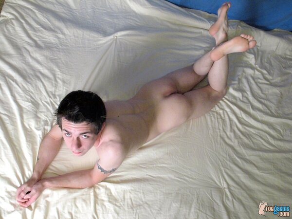 Cute Eli shows sexy toes in front of camera