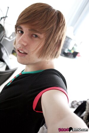 British emo twink John Light shoots a thick, messy load solo