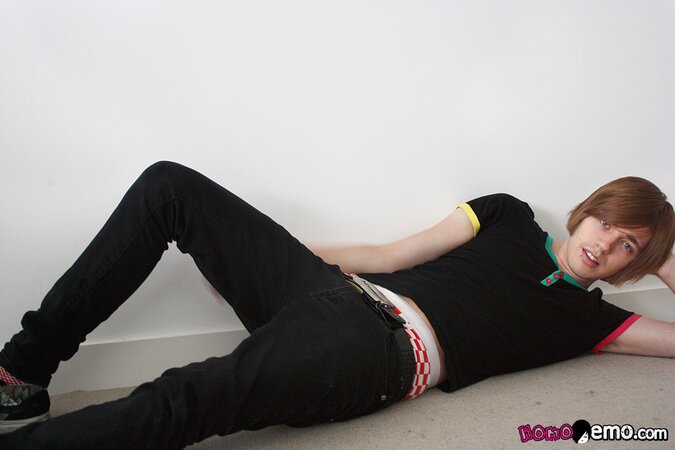 British emo twink John Light shoots a thick, messy load solo