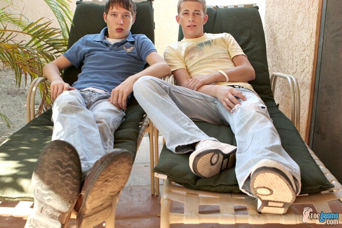 Kayden Daniels and Ryan Oonnors worship and suck each other’s feet and toes