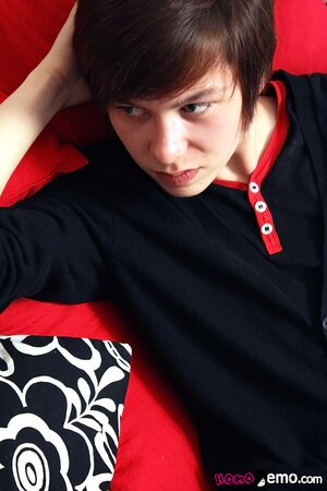 Emo twink Jack Styles strokes his uncut cock in natural bedroom setting