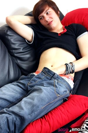 Emo twink Jack Styles strokes his uncut cock in natural bedroom setting