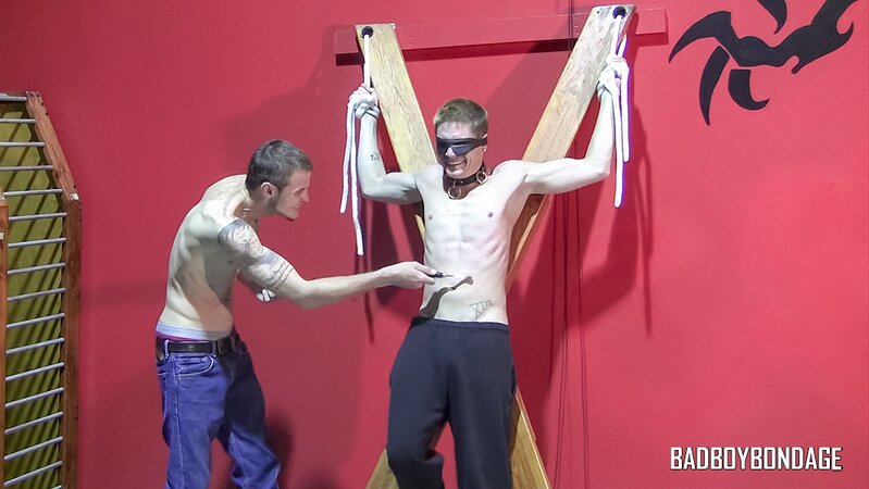 Smooth twink Jaden Swift moans under Chad Mason’s dominant kinky play