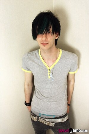 Emo teen Ollie Sparks plays furiously with his dick in small solo scene