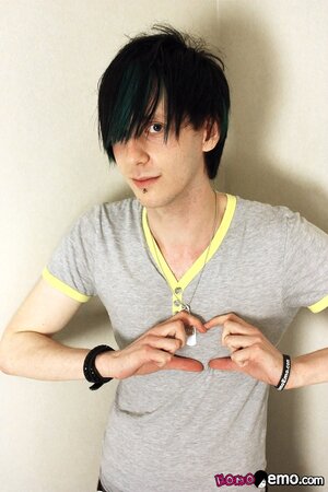 Emo teen Ollie Sparks plays furiously with his dick in small solo scene