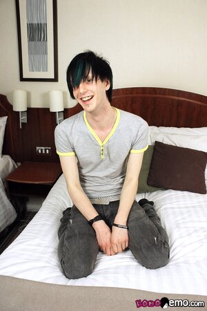 Emo teen Ollie Sparks plays furiously with his dick in small solo scene