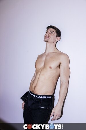 Aiden Ward rides Maverick Shadow with sit-and-spin and pile driver positions