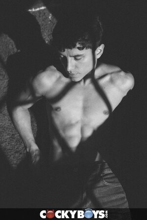 Alfonso Osnaya and Joaquín Santana share hot “friends with benefits” sex
