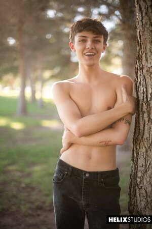 Parker Quinn jerks off in the sun and moans loud