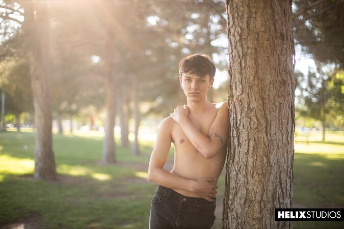 Parker Quinn jerks off in the sun and moans loud