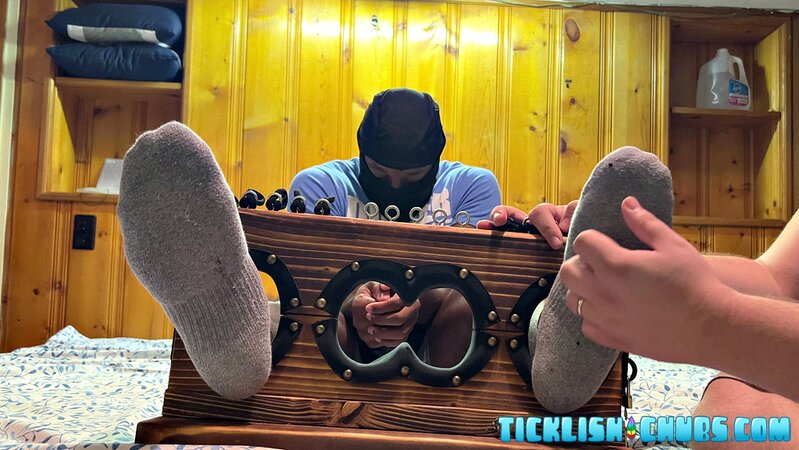Tickling expert drives Elijah wild