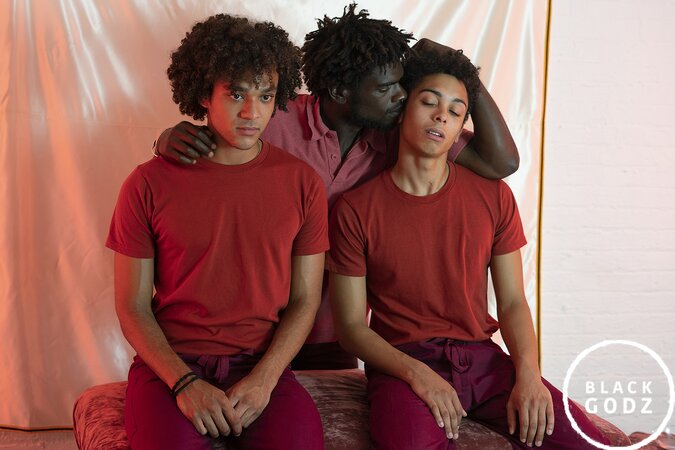 Threesome interracial action with horny jocks