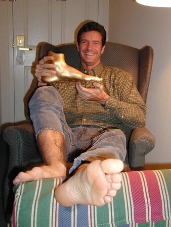 Rich receives golden foot award at My Friend's Feet event