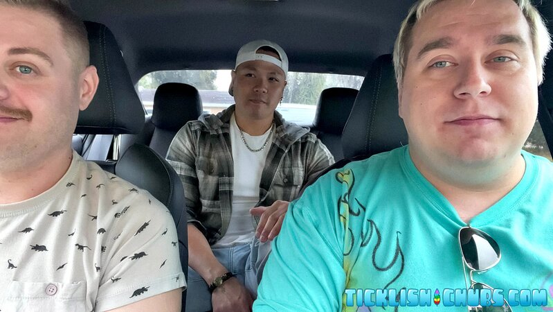 Milus Slinger pays ride with feet to Ryder and Matt worship