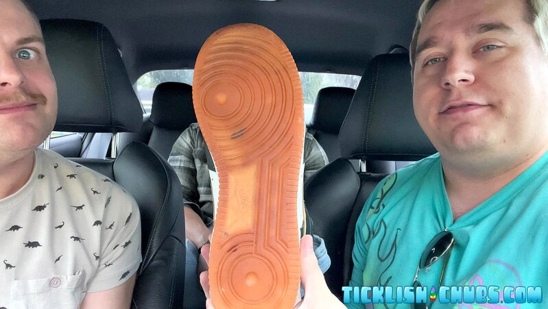 Milus Slinger pays ride with feet to Ryder and Matt worship