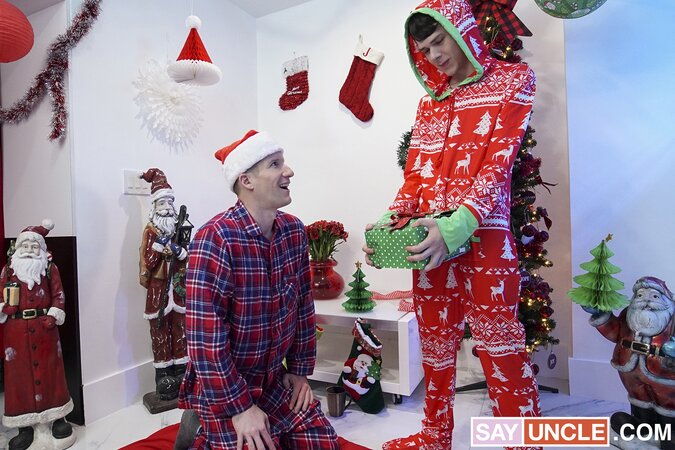 Aiden Asher guesses fail until Dakota Lovell's hard cock box reveal