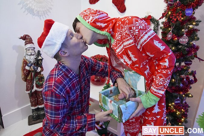 Aiden Asher guesses fail until Dakota Lovell's hard cock box reveal