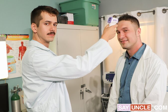 Troy Hardt and Jonah Wheeler fuck Nick Floyd in doctor’s role