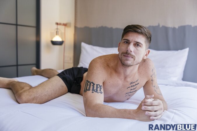 Alex Kof demands Derek Spears to suck then fucks his hole