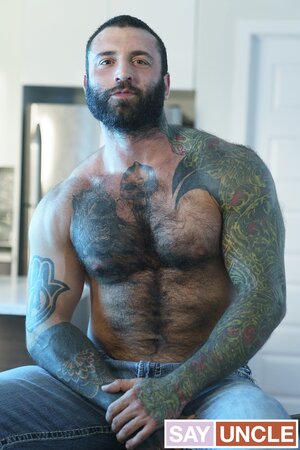 Markus Kage and Romeo Davis duel for Benjamin Blue’s hole