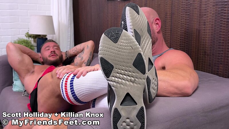 Killian Knox worships Scott Holliday’s feet then fucks him