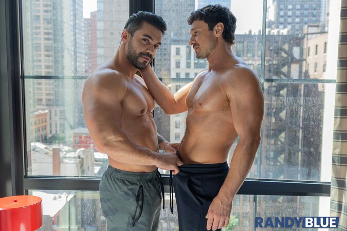 Arad Winwin fucks Alex Kof raw while kissing