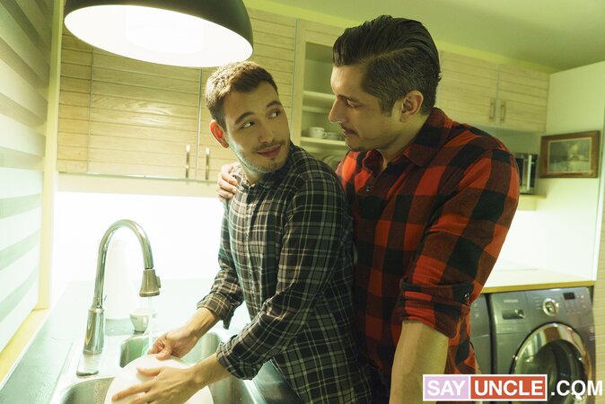 Rocky Vallarta pounds Mateo Torres’s hungry hole