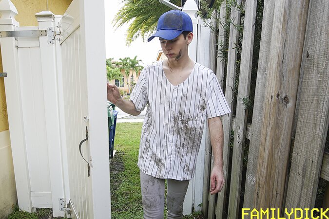 Dakota Lovell rides Trent Summers cock