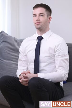 DILF Manuel Skye gives teen Thyle Knoxx rough doggy bareback fuck and cum shots