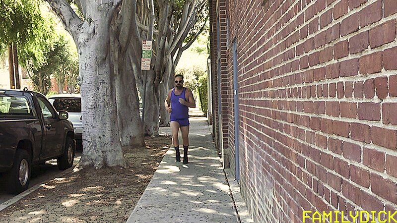 Beefy stepdad Kristofer Weston lifts Oliver Star for bareback