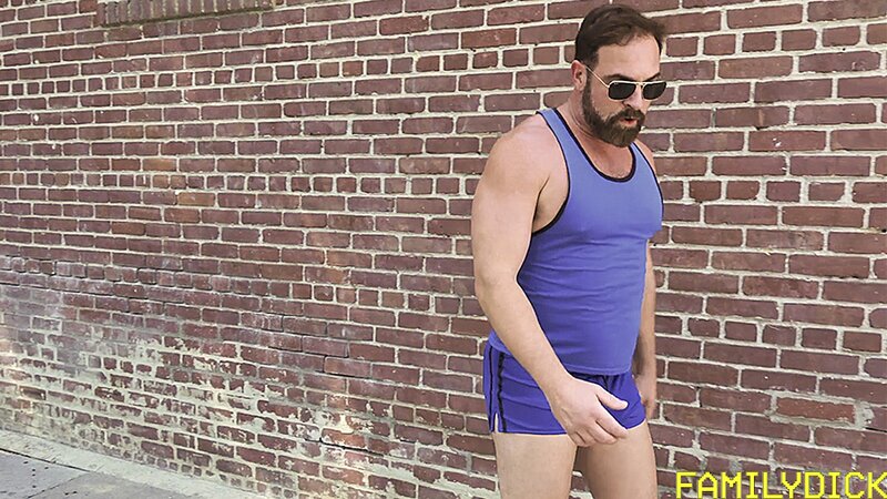 Beefy stepdad Kristofer Weston lifts Oliver Star for bareback