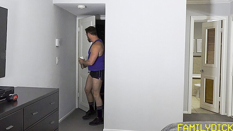 Beefy stepdad Kristofer Weston lifts Oliver Star for bareback