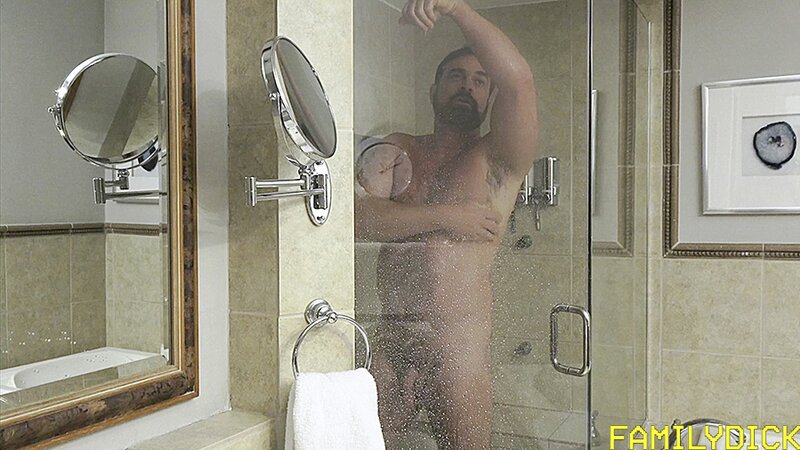 Beefy stepdad Kristofer Weston lifts Oliver Star for bareback