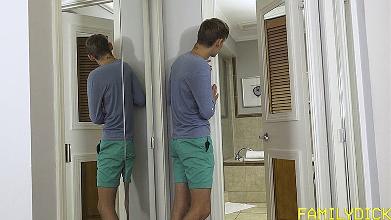 Beefy stepdad Kristofer Weston lifts Oliver Star for bareback