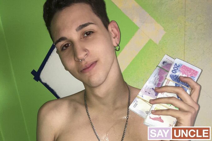 Twink Lucas Andrade bends raw doggystyle following instructions