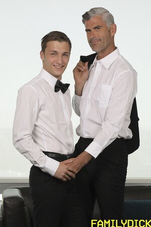 Harlen Quindel bends for Bill Farnsworth's rough bareback curing cold feet